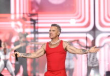 Ο Ρόμπι Γουίλιαμς ξεπέρασε τους Beatles σε αριθμό άλμπουμ που κατέκτησαν την κορυφή στη Βρετανία robbie williams 1200x630.jpg