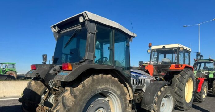 trakter agrotes mploko nikaias1 1200x630.jpeg trakter agrotes mploko nikaias1 1200x630.jpeg