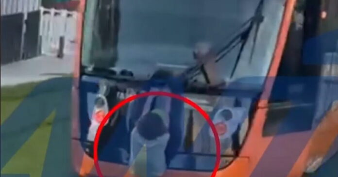 tram anhlikos 1200x630.jpg