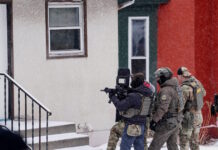 Οργή στις ΗΠΑ: Συνελήφθη 2χρονο κοριτσάκι και πατέρας για παράνομη μετανάστευση στη Μινεσότα – «Αδιανόητη αθλιότητα» usa ice police 1200x630.jpg