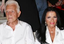 zozo sapoyntzaki me ton agapimeno tis ndp 1200x630.jpg