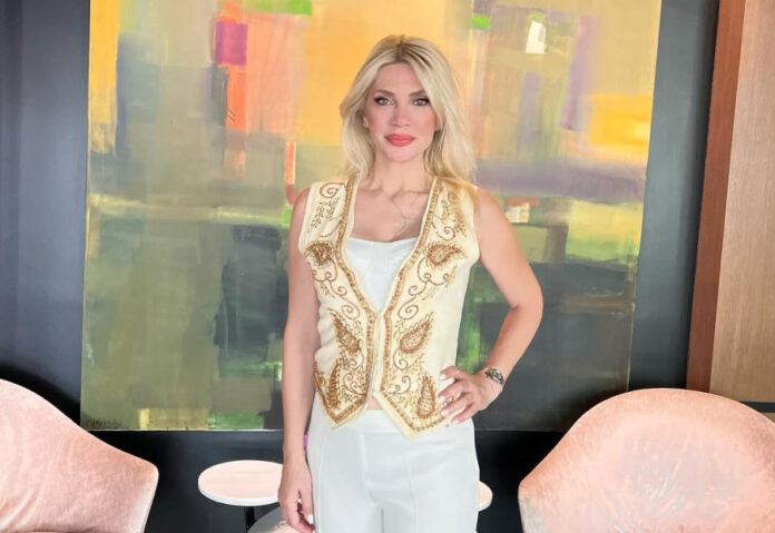 060e08afa541699185c8504d884e4a72 L.jpg