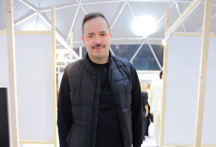 083fc395e636f4d652ce9e1c9b05e3b6 L.jpg