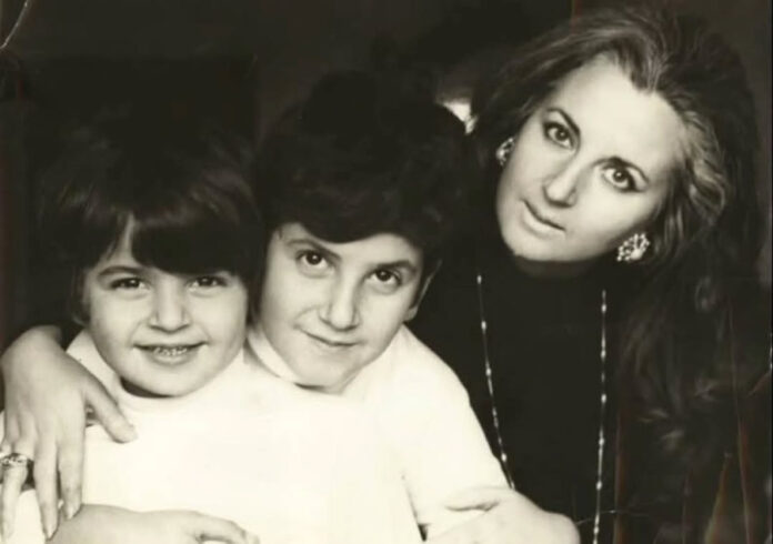 40d8757712105fc842ba8db17ce6d4a3 L.jpg