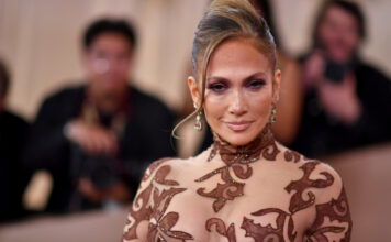 4da86dea2c6d5f58b2e40fc3713184e1 L.jpg