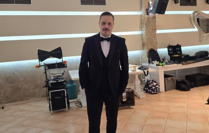 4f3b12c6853604e5675c9e4d640f579e L.jpg