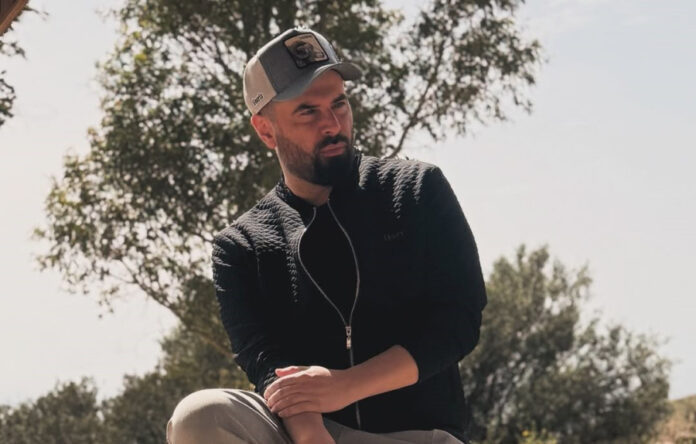 51db4a3cf75d8cdac672661d4576547e L.jpg