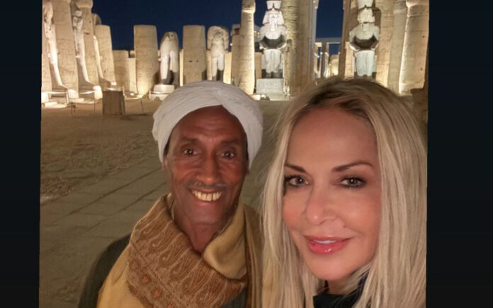 520e317d7263250329b905503739d4ed L.jpg