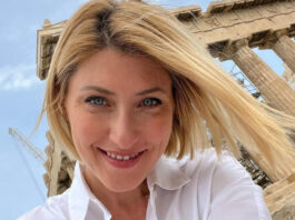 Σία Κοσιώνη: Οι δύσκολες στιγμές στη ΜΕΘ, η σκέψη που την κρατούσε αισιόδοξη και η τρυφερή κίνηση του γιου της όσο νοσηλευόταν 521019c39ec55f4f58169bbbef58f999 L.jpg