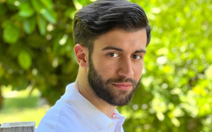 76e50a2bc8a29bbd3566a1820c754aaf L.jpg