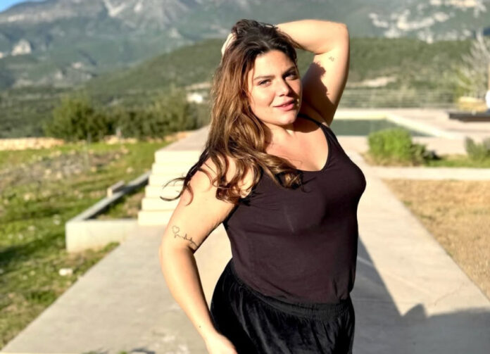 869c42a1ec93c144a841a00495d4a813 L.jpg