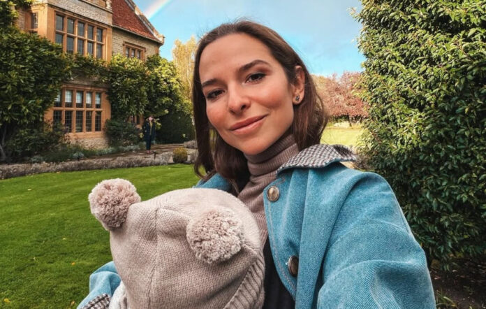 8e3ac8b90f5d5e5ca6e93d14d98ff4ed L.jpg