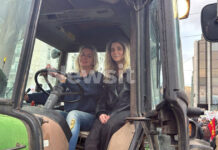 Οι αγρότισσες που έκλεψαν την παράσταση με το τρακτέρ τους στο Σύνταγμα agrotisses 1200x630.jpg