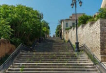 Αίγιο: Προσπάθησαν να λιντσάρουν τον 46χρονο που πυροβόλησε τους ανήλικους – «Γιατί τα παιδιά ρε;» aigio skalia 1200x630.jpg