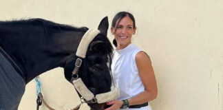 b87010799a9e4df549fd106b5d2242df L.jpg