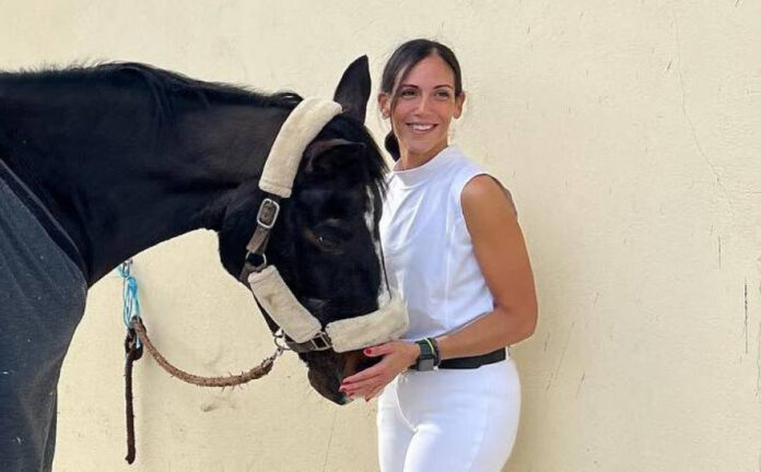 b87010799a9e4df549fd106b5d2242df L.jpg