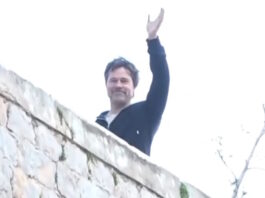 Μπραντ Πιτ: Η στιγμή που χαιρετά τις τηλεοπτικές κάμερες στην Ύδρα – Νέο βίντεο με τον διάσημο ηθοποιό brad pitt 3 1200x630.jpg