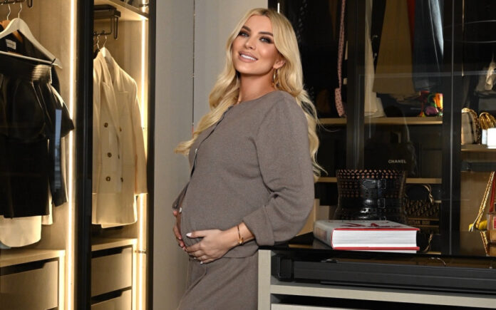 caf48dd37f69f64315177d574c4c58e6 L.jpg