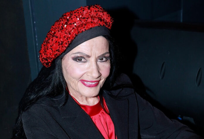 d853ae22b137f1e24e069ab54d1fcbc7 L.jpg