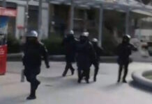 Η στιγμή της επίθεσης σε οπερατέρ του Mega μετά το συλλαλητήριο για τα Τέμπη στο Σύνταγμα epithesi arxiki 1200x630.jpg