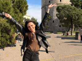 Ελένη Τσολάκη: Καθαρά Δευτέρα με φόντο τον Θερμαϊκό και την οικογένειά της f49b92010b98f96cc0f5e4f572170be9 L.jpg