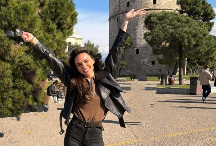 f49b92010b98f96cc0f5e4f572170be9 L.jpg