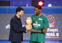 Ο Χέιζ-Ντέιβις έριξε καρφί σε όσους σχολιάζουν το συμβόλαιό του: «Δεν ακούω καλά πάνω στις επευφημίες για το MVP» hayes davis 5 1200x630.jpg