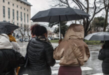 Καιρός σήμερα: Βροχές, καταιγίδες και χιόνια στα ορεινά – Σε ύφεση τα έντονα φαινόμενα στις περισσότερες περιοχές kairos 98 1200x630.jpg