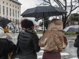 Καιρός σήμερα: Βροχές, καταιγίδες και χιόνια στα ορεινά – Σε ύφεση τα έντονα φαινόμενα στις περισσότερες περιοχές kairos 98 1200x630.jpg