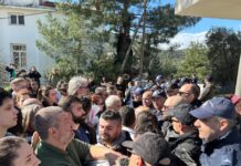 Άδωνις Γεωργιάδης: Ένταση κατά την επίσκεψη του υπουργού Υγείας στο νοσοκομείο Μυτιλήνης – Διαμαρτυρίες για ελλείψεις από τους εργαζόμενους mitilini episkepsi georgiadis 1200x630.jpg