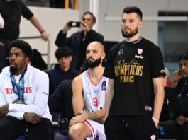 Ολυμπιακός – Παναθηναϊκός: Η φοβερή στιγμή του Σλούκα με τον Βεζένκοφ και η κίνηση των Πειραιωτών στην απονομή του Κυπέλλου olympiakos paiktes telikos mpasket eurokinissi 1 1200x630.jpg