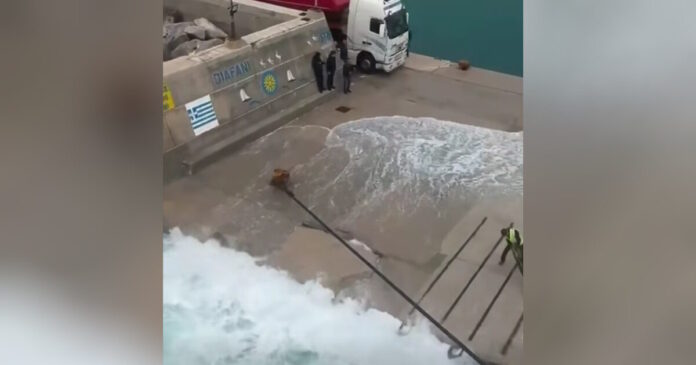 ploio karpathos 1200x630.jpg ploio karpathos 1200x630.jpg