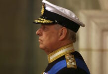 Ο «creepy» έκπτωτος πρίγκιπας Άντριου που συνελήφθη για την υπόθεση Επστάιν: Από τα αρκουδάκια στο Royal Lodge, στα απόρρητα έγγραφα prince andrew 2 3 1200x630.jpg