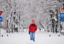 Πολικό ψύχος στη Ρουμανία: Χιλιάδες πολίτες χωρίς ρεύμα και κλειστά αεροδρόμια romania ap 1200x630.jpg
