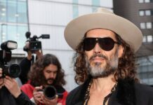 Ο ηθοποιός Ράσελ Μπραντ δήλωσε αθώος για νέες κατηγορίες βιασμού και σεξουαλικής επίθεσης russell brand1 1200x630.jpg