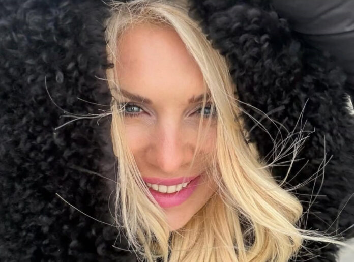 159ddfe7e151797c7f9fdfcb360edeae L.jpg