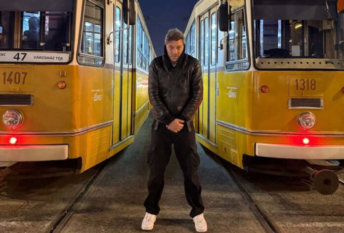 357f0da96f45d4df8f1ea7a5b318ff80 L.jpg