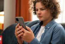 5ad52e1e teen phone og.jpg