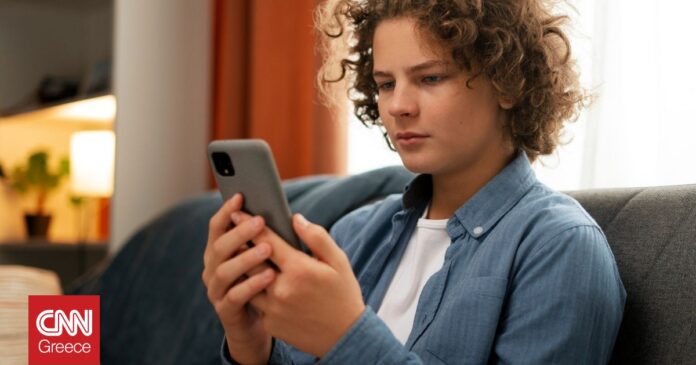 5ad52e1e teen phone og.jpg