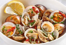 Γυαλιστερές και κυδώνια αχνιστά: Κλασική συνταγή με θαλασσινά 78564156895684968.jpg