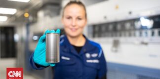 7e5c44eb battery production og.jpg