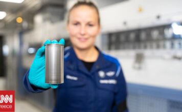 7e5c44eb battery production og.jpg