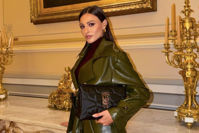 a0b32760a22e5595cd43fb8d912f832f L.jpg