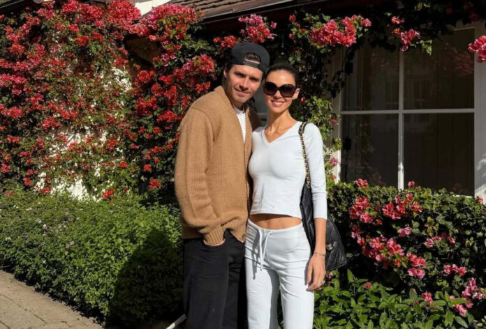 a4e020fec8c25e5254834b9fbbe6d561 L.jpg