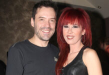 Ελίνα Κωνσταντοπούλου: Το παρασκήνιο του βιντεοκλίπ της Eurovision το 1995, το τσιφτετέλι με τον Τζόνι Λόγκαν και ο λόγος που έχει εξαφανιστεί a860da7cec0b3f713e223aca514bf2aa L.jpg