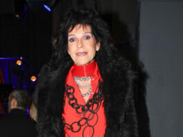 aea6df42a5bf942445bcb5e0d8b701a1 L.jpg