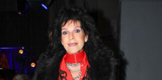 aea6df42a5bf942445bcb5e0d8b701a1 L.jpg