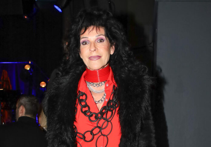 aea6df42a5bf942445bcb5e0d8b701a1 L.jpg