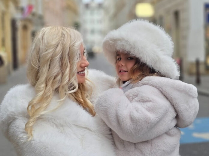 afb44570d02f67dd9376c6df77e9aaf5 L.jpg