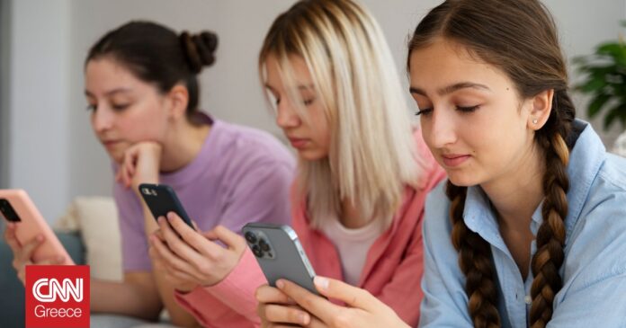 b7badac7 side view girls holding smartphones og.jpg